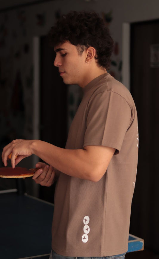 OVERSIZED CAMISA CAFÉ, LUEGO EXISTO