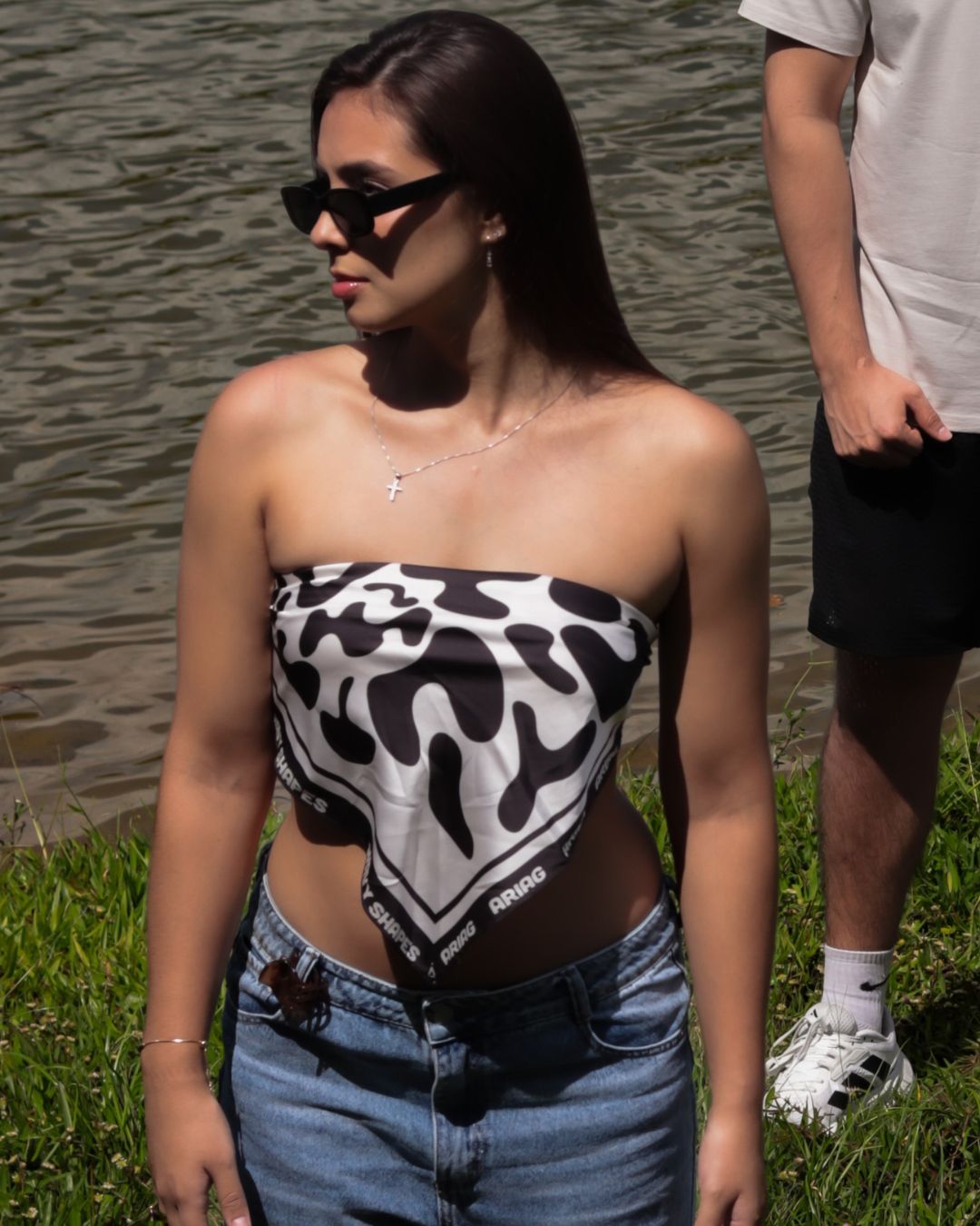 PAÑOLETA NEGRA WAVY SHAPES