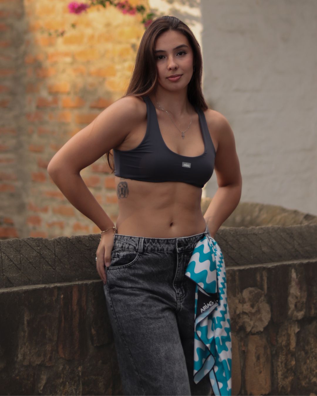 PAÑOLETA AZUL CURVAS
