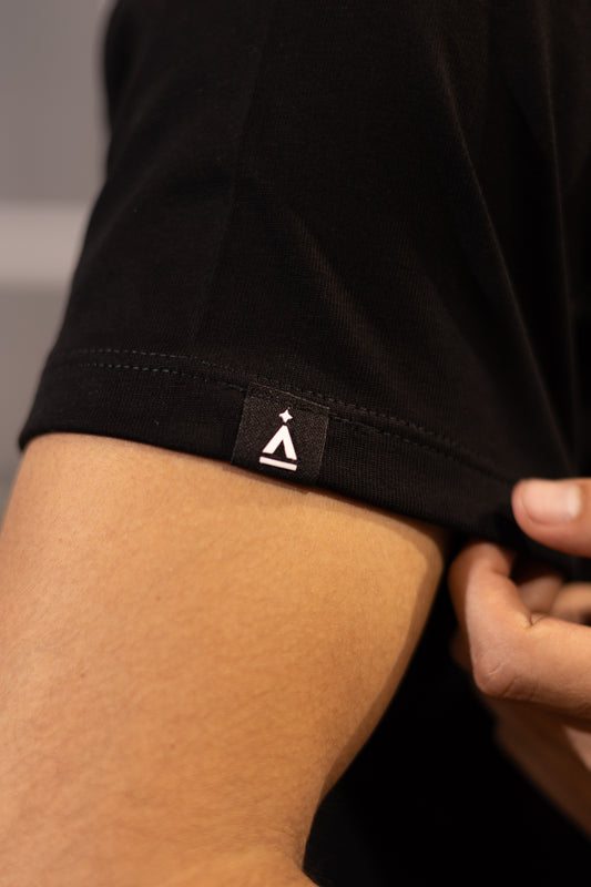 CAMISETA BÁSICA REGULAR - AJUSTADA NEGRA