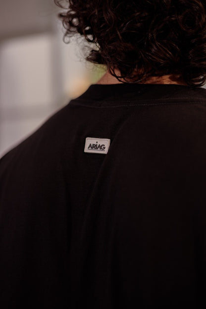 CAMISETA PRESENCIA FLORAL - BOXY FIT NEGRA