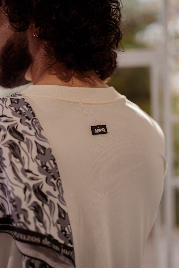 CAMISETA PRESENCIA FLORAL - BOXY FIT CRUDO