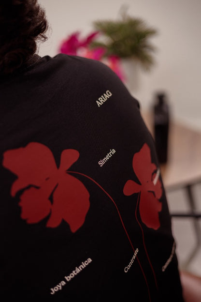 CAMISETA SIMETRÍA BOTÁNICA - OVERSIZED NEGRA