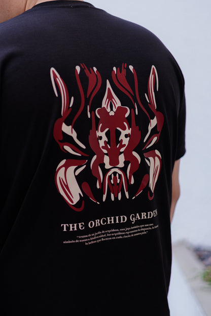 CAMISETA ABSTRACCIÓN FLORAL - REGULAR NEGRA