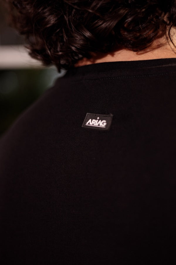 CAMISETA BÁSICA REGULAR - AJUSTADA NEGRA